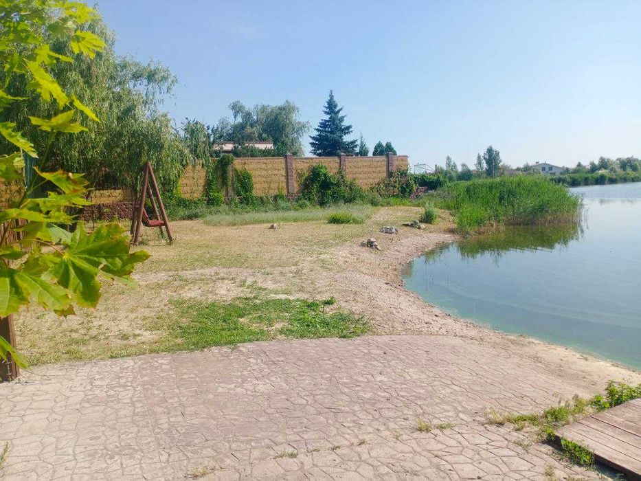 Оренда будинка дома с бассейном у реки с территорией посуточно у реки