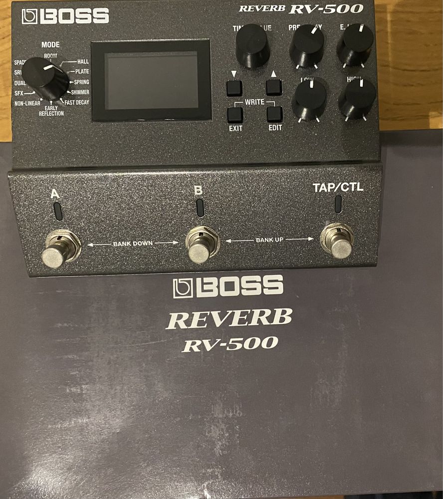 Pedal efeitos BOSS RV-500