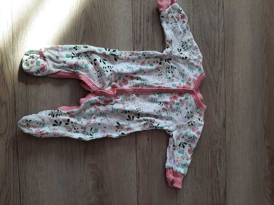Pajacyk dla dziewczynki rozmiar 56