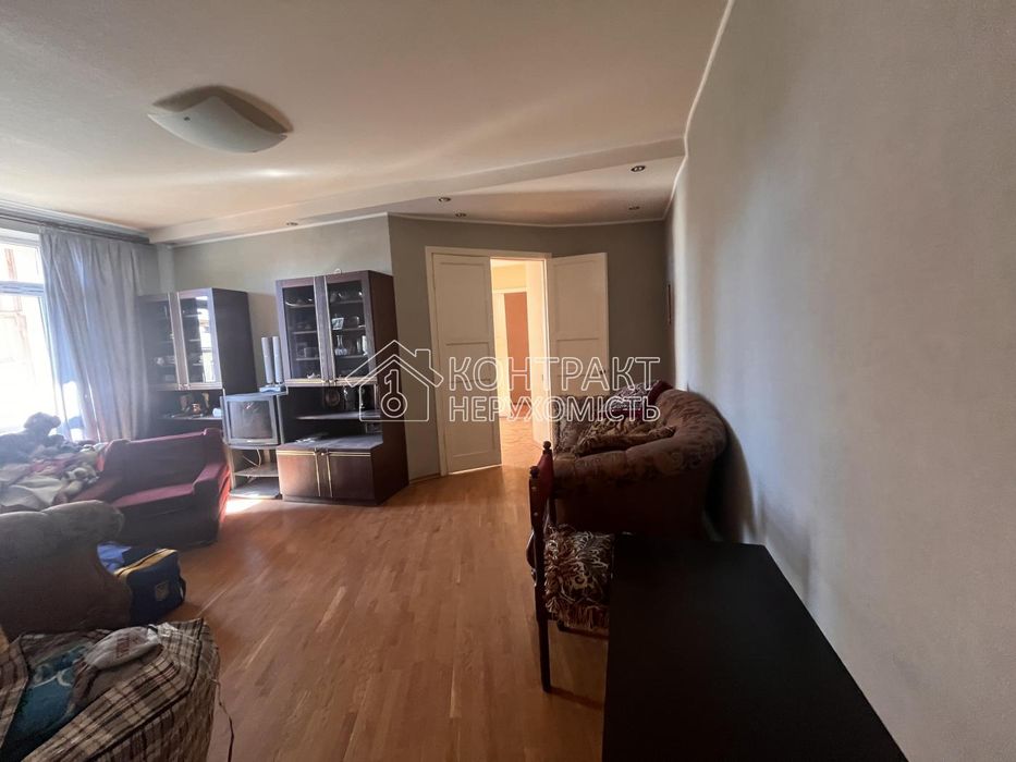 ТЕРМІНОВО! Продам велику 4-кім кв в центрі недалеко Нікольського