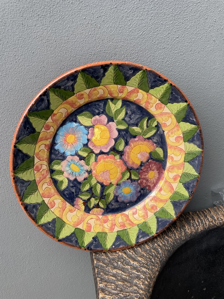 Quatro pratos decorativos