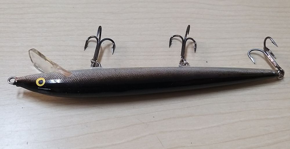 Rapala em madeira de balsa.