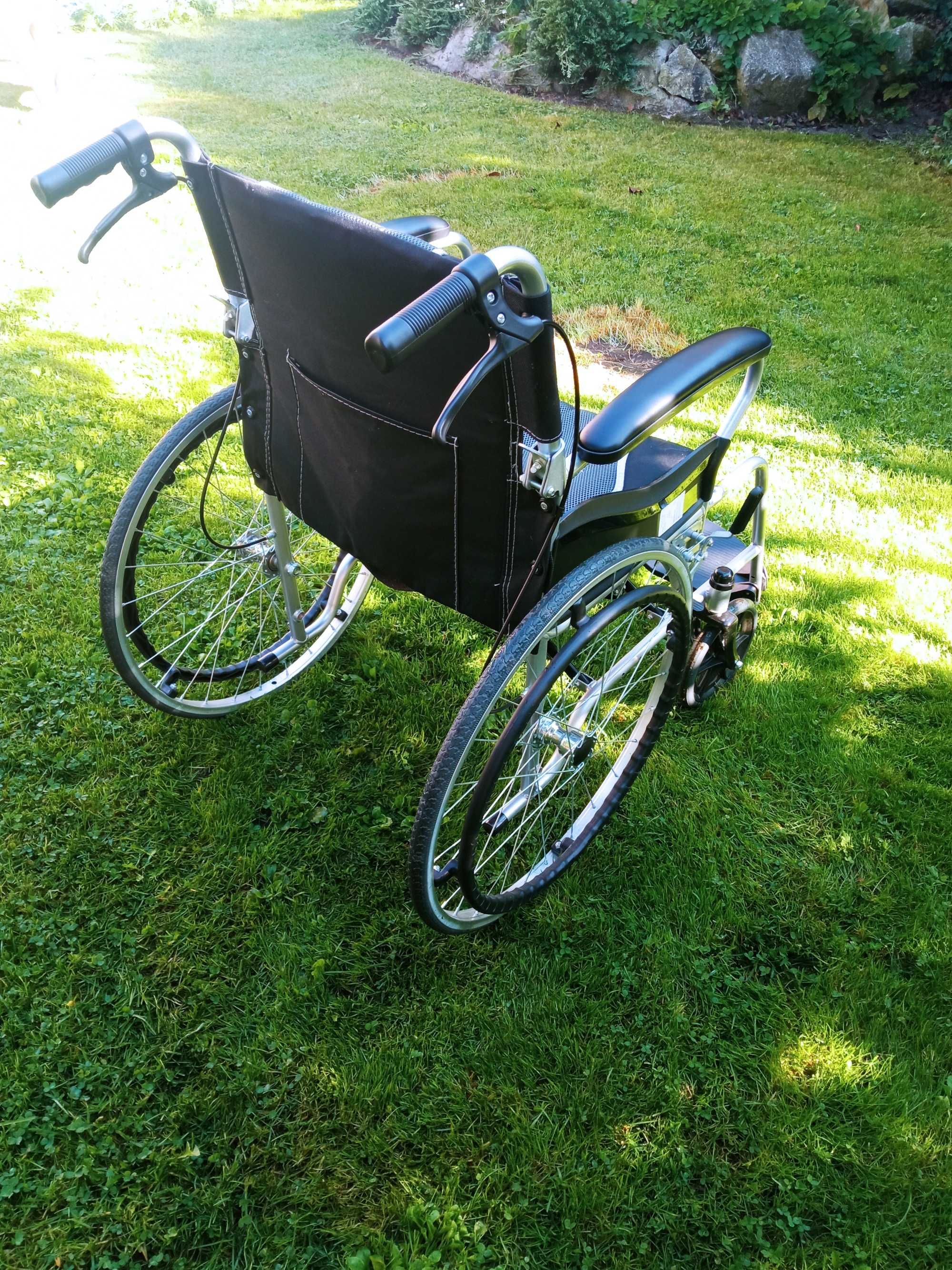 Lekki wózek inwalidzki Antar AT52301