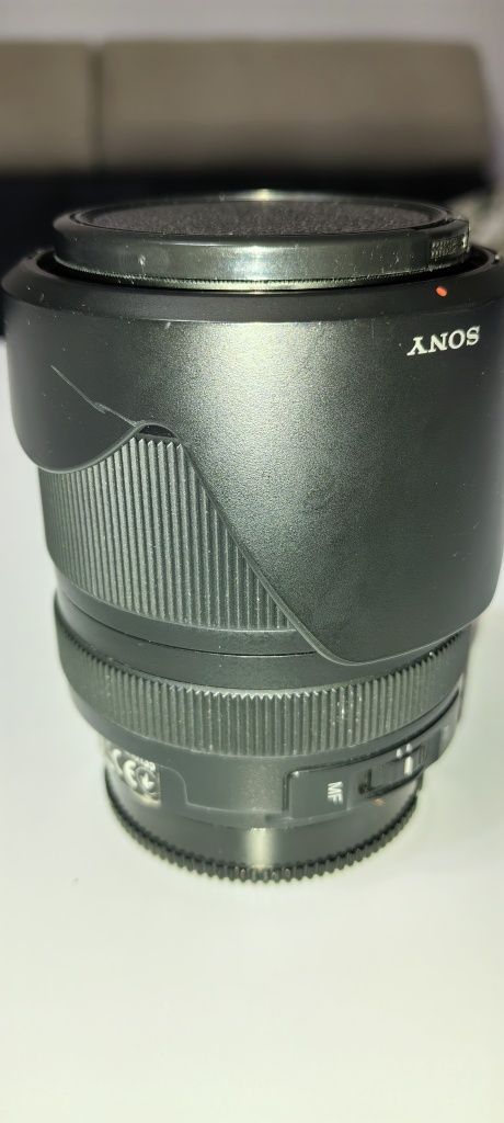 Sony 18-135 f 3.5, 5.6 tulipan,filtr UV