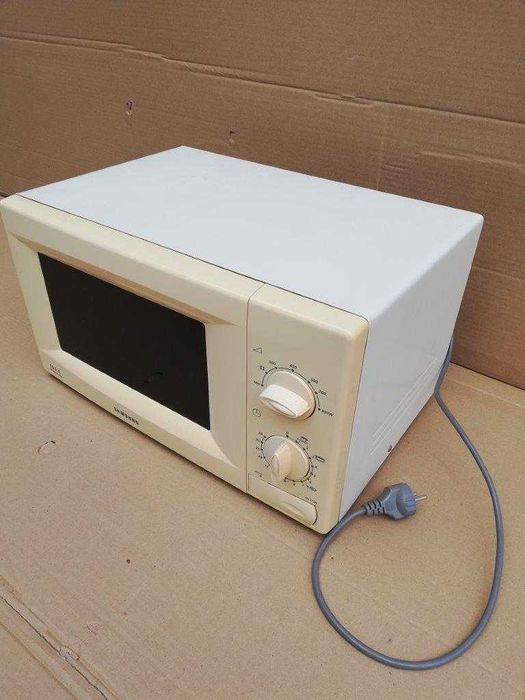 Micro-ondas-Samsung (comp.0,49m-larg.0,33m-alt.0,27m)