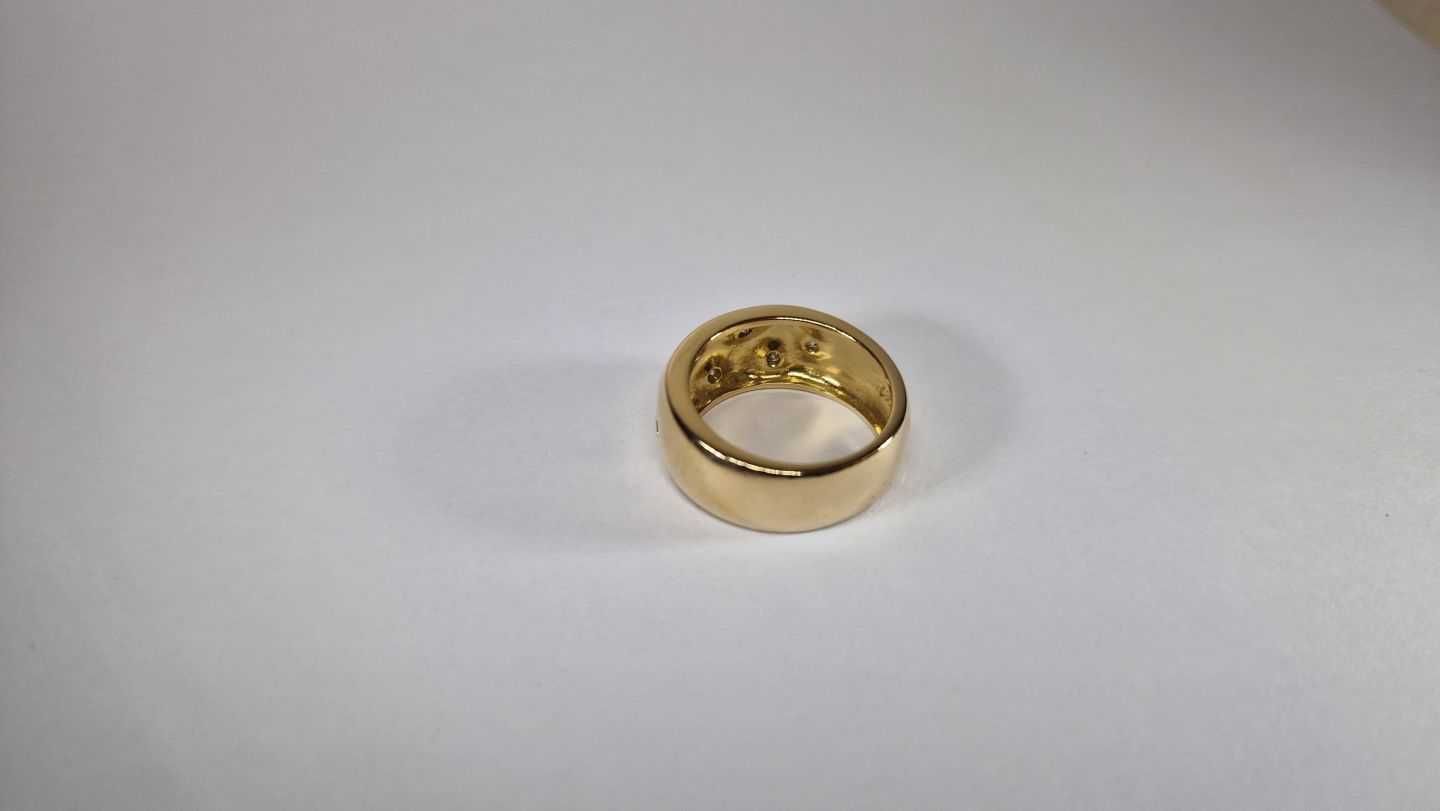 Złoty pierścionek z siedmioma brylantami - 585 - 0,22 ct