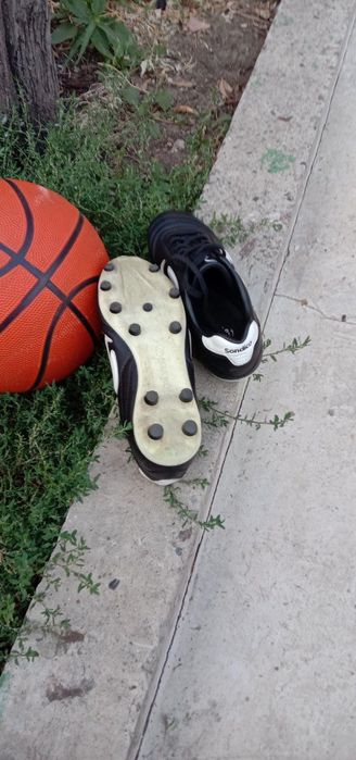 Бутсы футбольные сороконожки