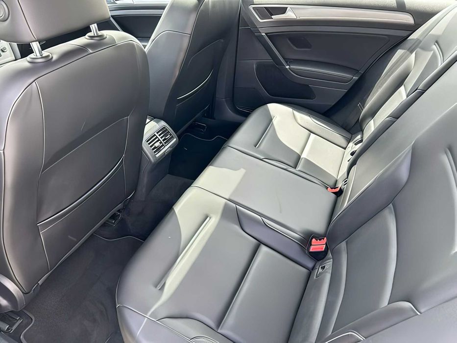 Volkswagen Golf      2016