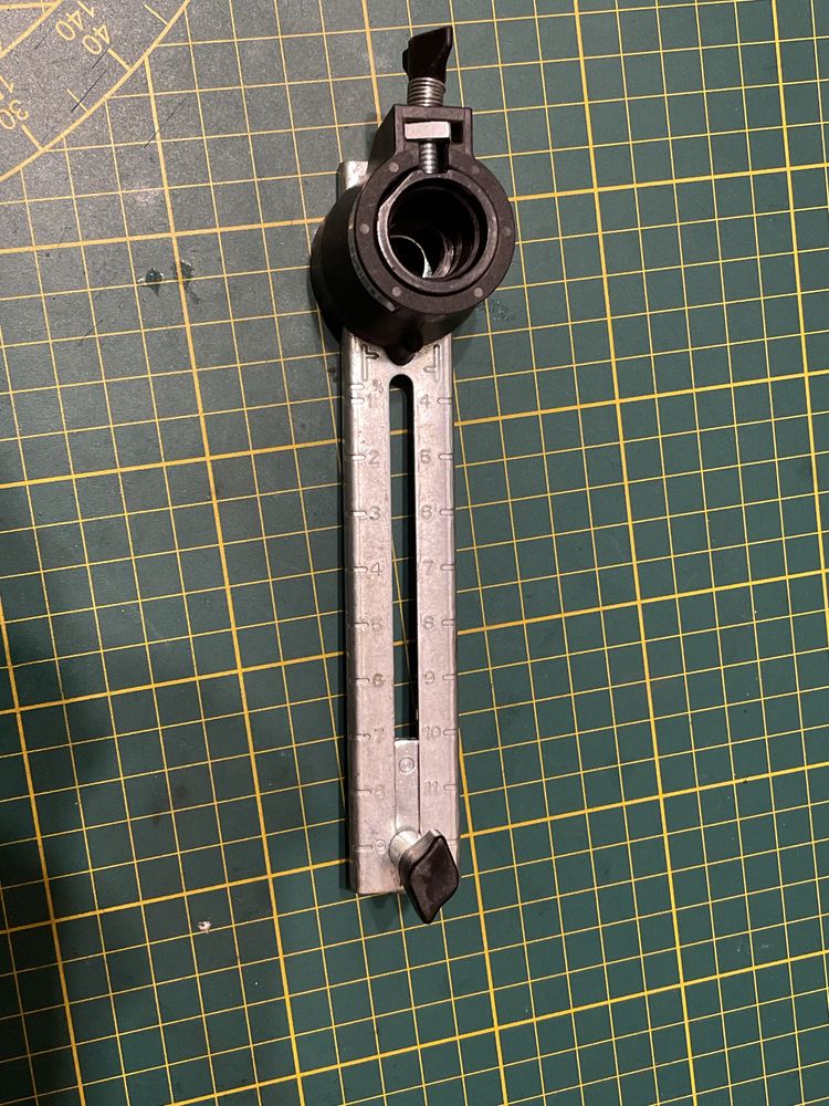 prowadnica do okręgów dremel 800