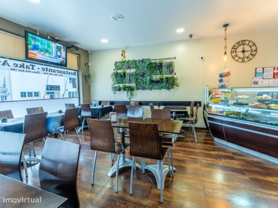 Arrenda-se bar/restaurante na Nazaré, perto da praia