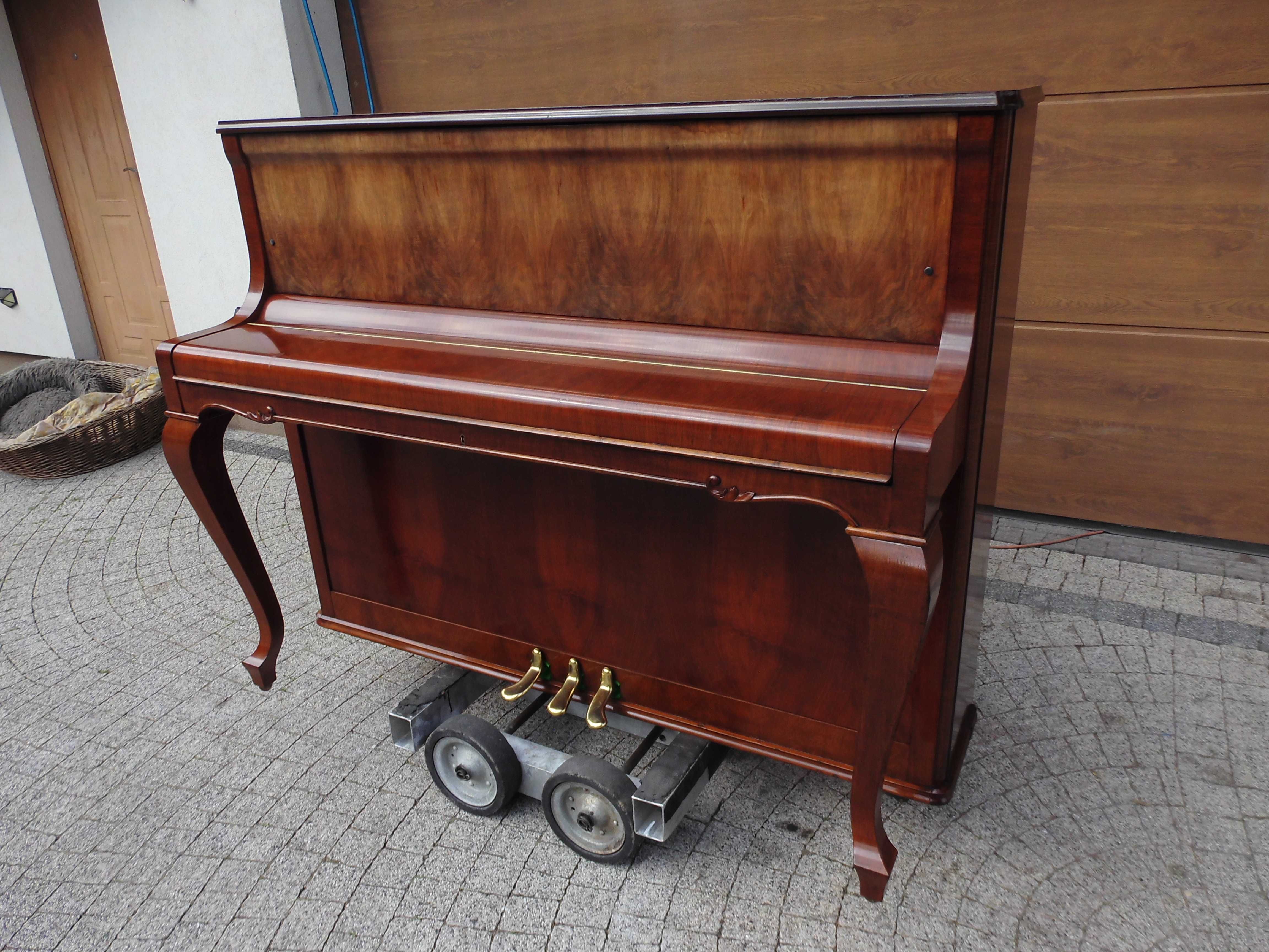 Pianino stylowe Petrof M112 w pieknym orzechu lata 70 na gotowo