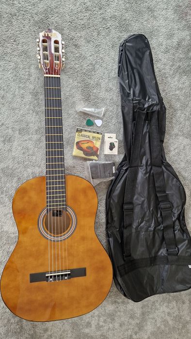 Nowa gitara klasyczna 4/4. Zestaw z pokrowcem, stroikiem. Nastrojona