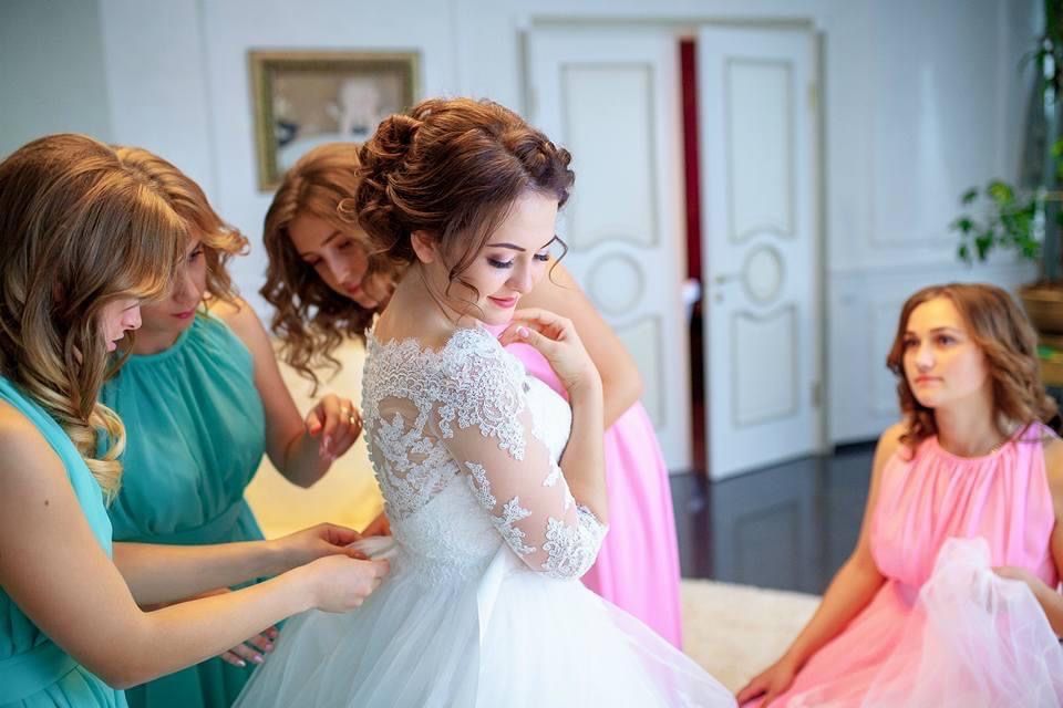 Продам весільну сукню.