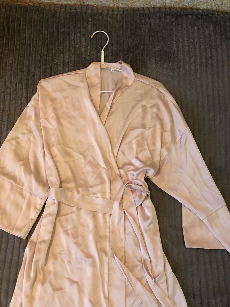 Легкий халат персиково-родевого кольору