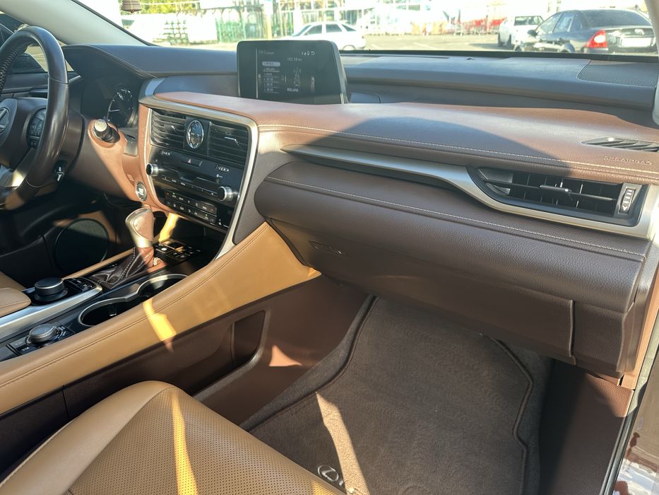 Продам Lexus RX300 2018 года