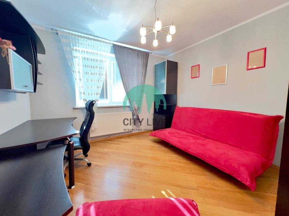 Продаж 3-кім квартири великої площі в Центрі міста (К)