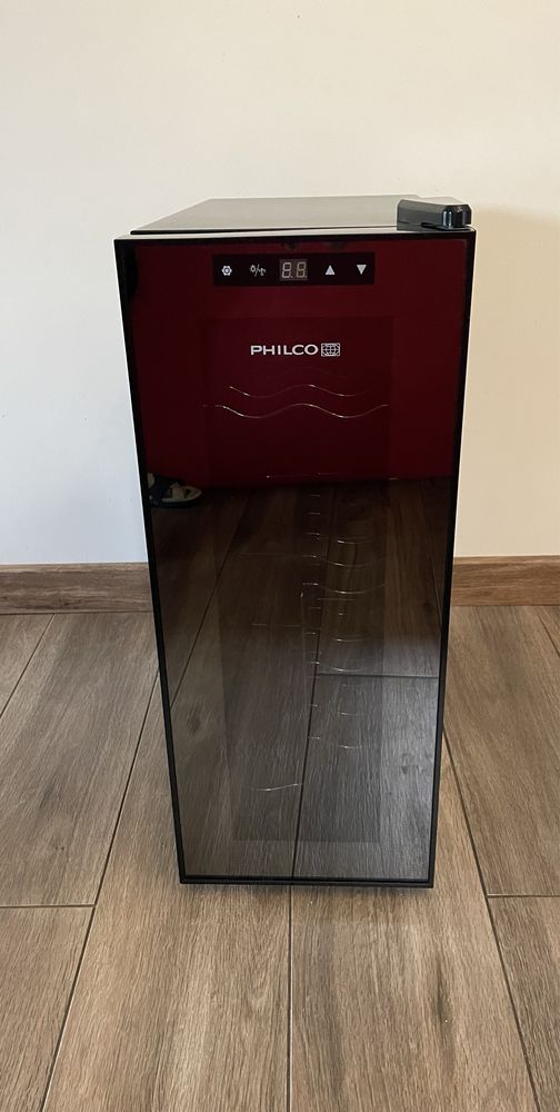 Продам винний холодильник PHILCO PW 12 F