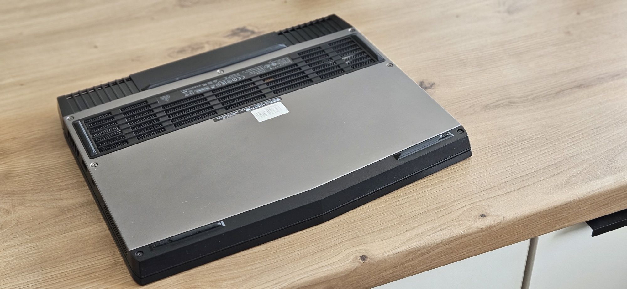 Dell Alienware 13 r3 13 cali 16GB DDR4 GTX 1060 i5-6300HQ SSD 1TB Win