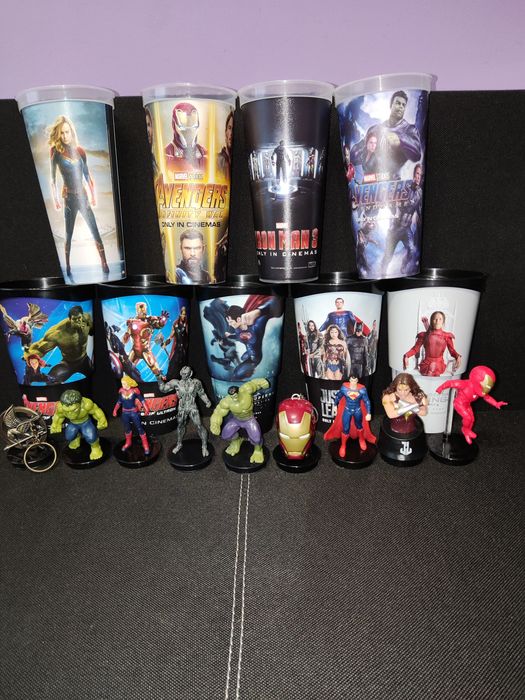 Kubki kolekcjonerskie z kina z figurką.