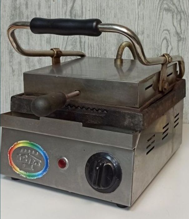 Гриль для шаурми. Прес для шаурмы, хот дога