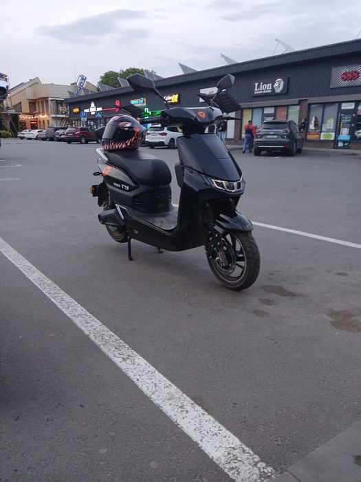 Продам електроскутер Yadea T9 в дуже гарному стані, він новий 2024р