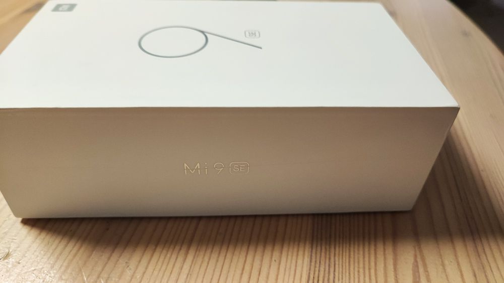Smartfon Xiaomi Mi 9 SE 64GB Dual SIM NFC AMOLED
