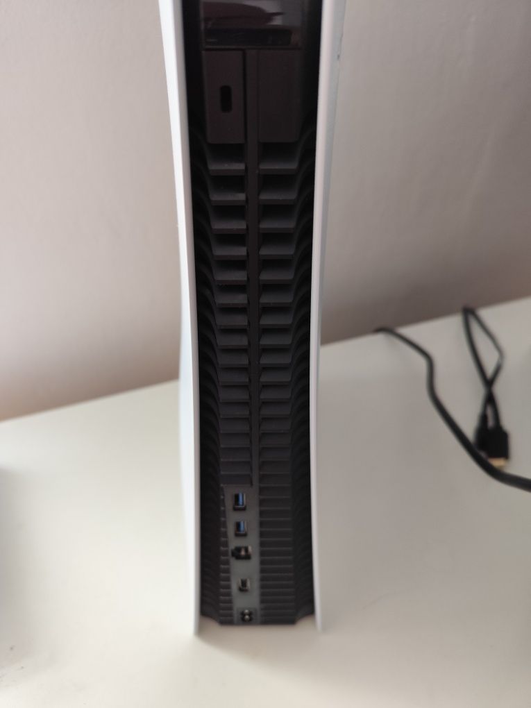 Konsola PlayStation 5 z napędem model CFI-116A Stan idealny