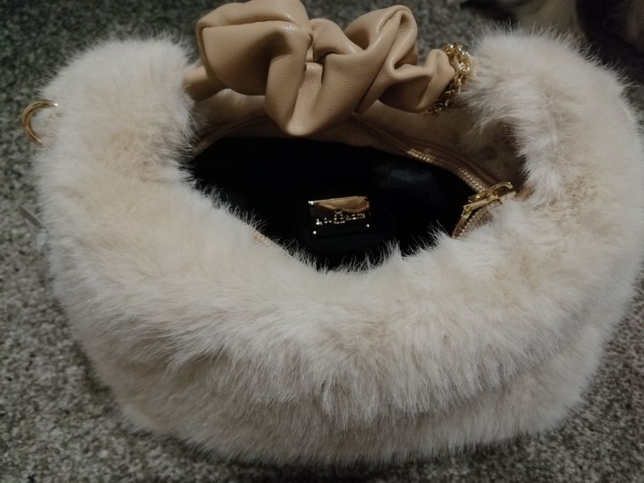 Mala Nova 'Bijou Brigitte'