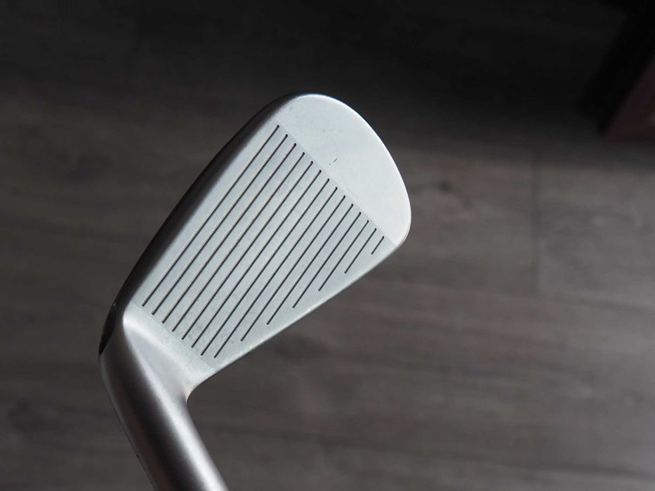 Kij do golfa TalorMade P790 Iron 7