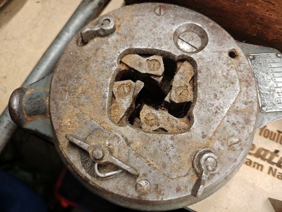 Zestaw do gwintowania rur: głowica, matryce, uchwyty, pudełko