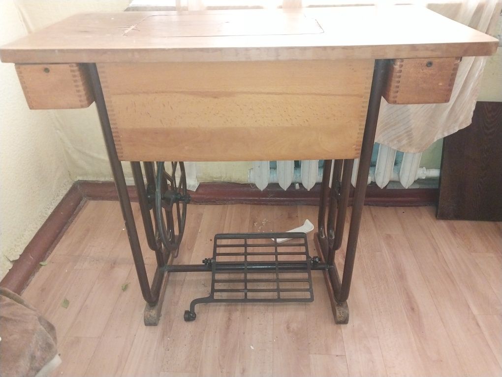 Продам швейную машинку Лучник