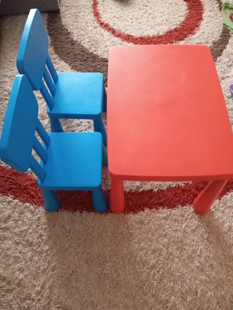 Stolik z Ikea i 2 krzesła