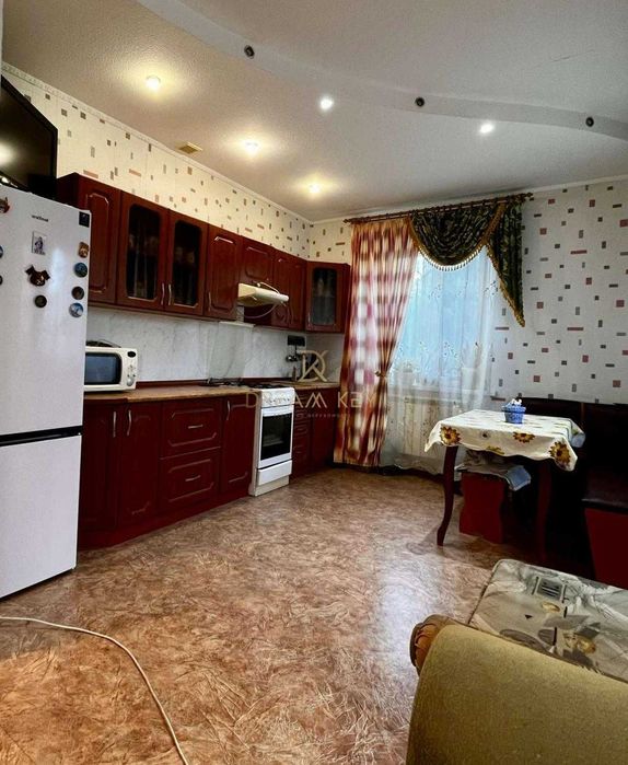 Продам теплий будинок 210кв, 3 спальні, камін, вихід до річки Осокорки