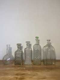 Колекція скляних пляшок