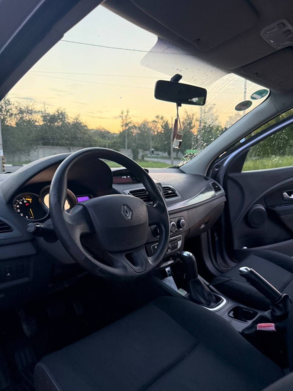 Продам Renault Megane III  1.6. бензин