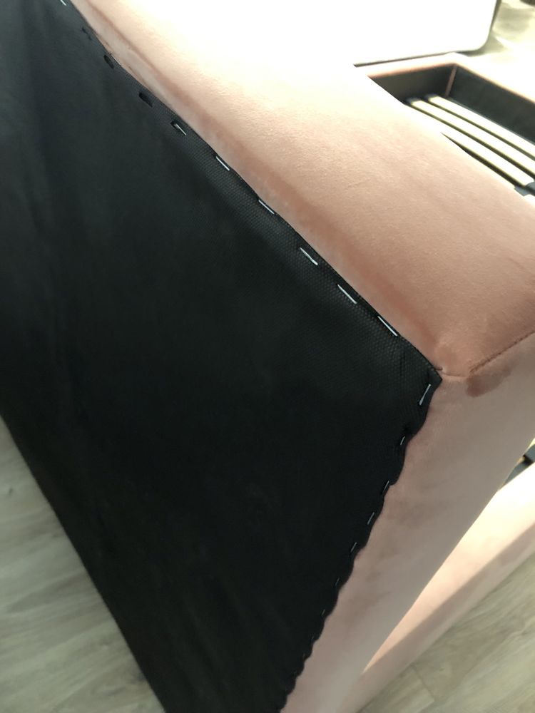 Łóżko tapicerowane 140x200 z pojemnikiem i stelazem glamour