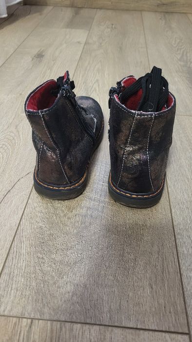 Осінні черевики для дівчинки