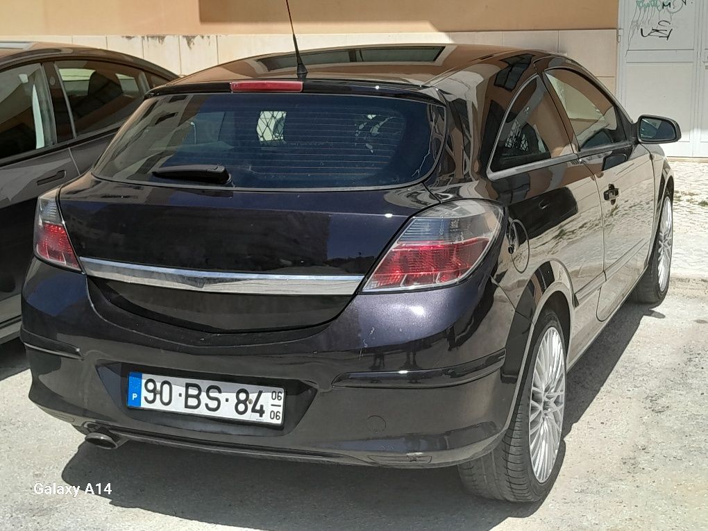 Opel Astra GTC 1.9 CDti 16v 150cv 2 lug 183.000kms 
Pintura nova, Bi X