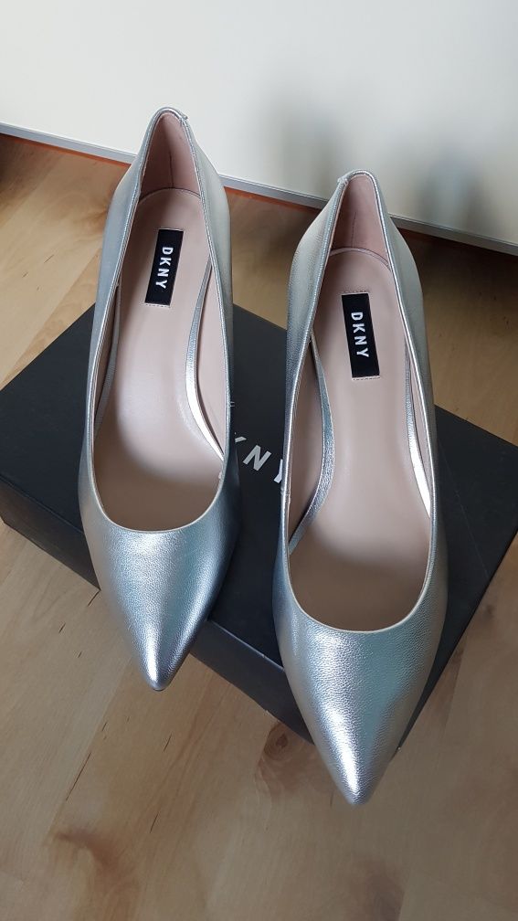 Półbuty DKNY Elie mid pump 40,5 srebrne metaliczne skóra naturalna