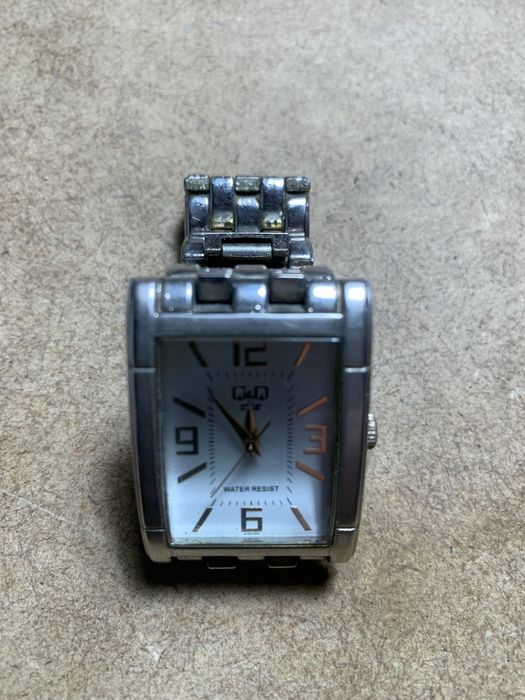 Годинник(кварцовий)в доброму стані