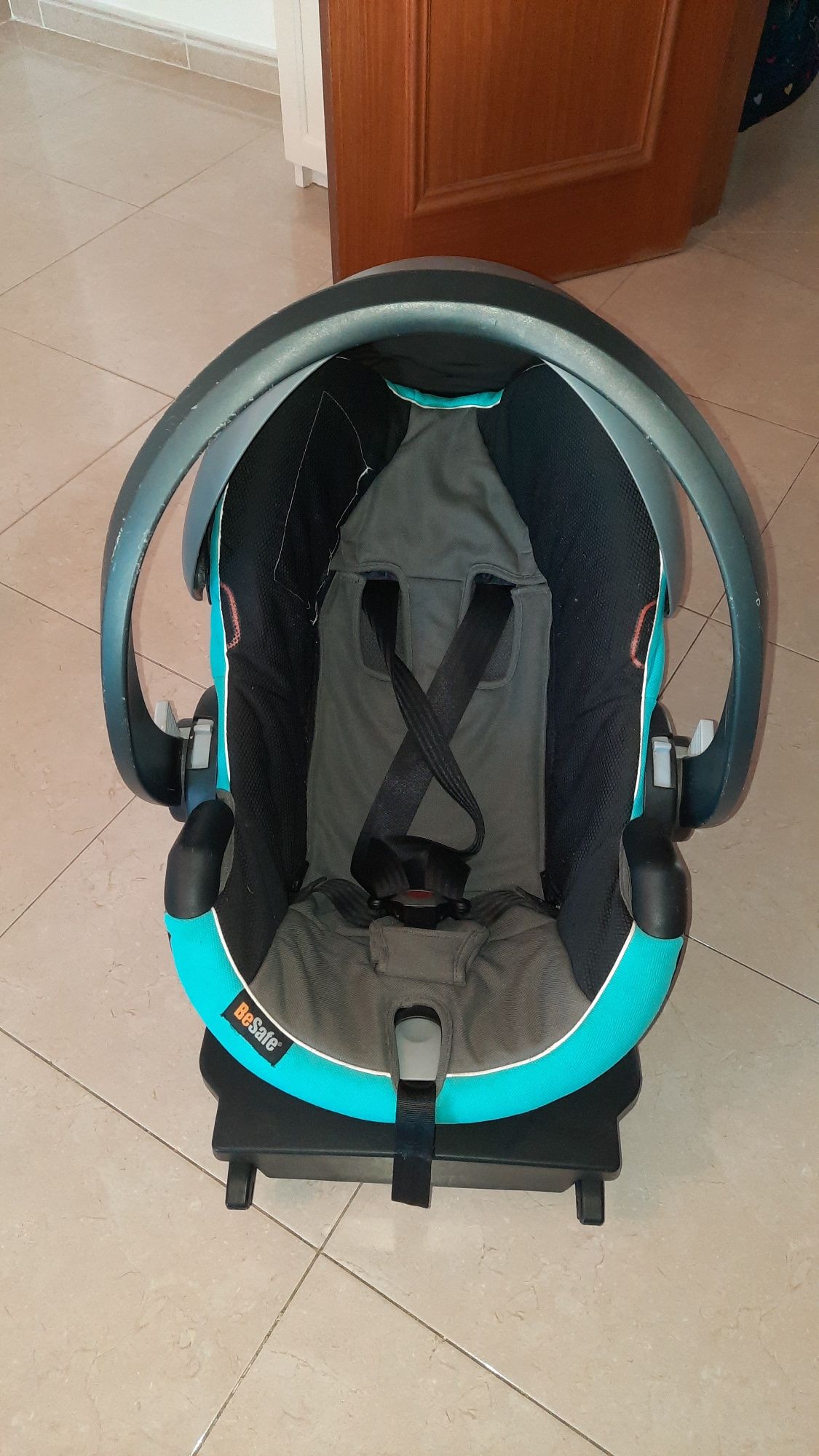 Ovo Besafe Izi Go + base isofix