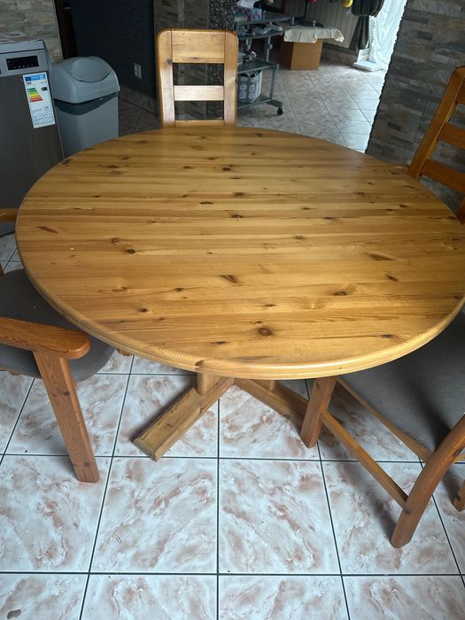 Stół drewniany plus 6 krzeseł