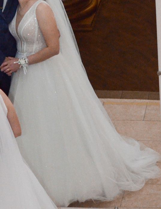 Продам дуже ніжну та красиву весільну сукню
