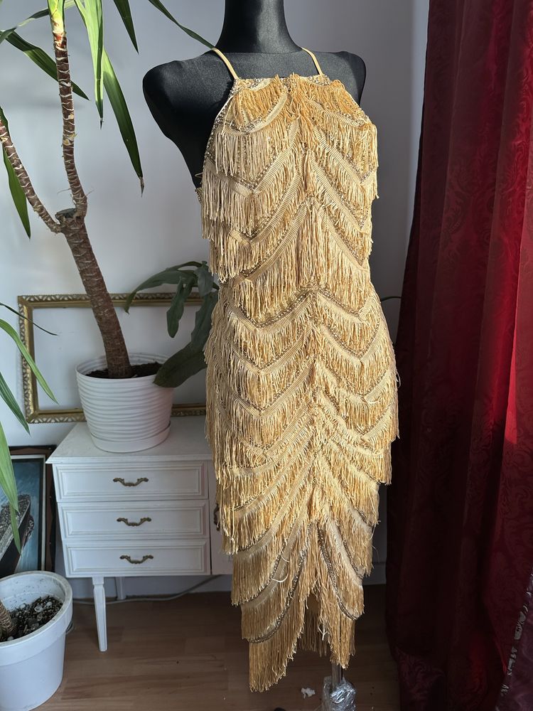 Złota cekinowa sukienka midi fredzle  m 38 L 40 asos Star