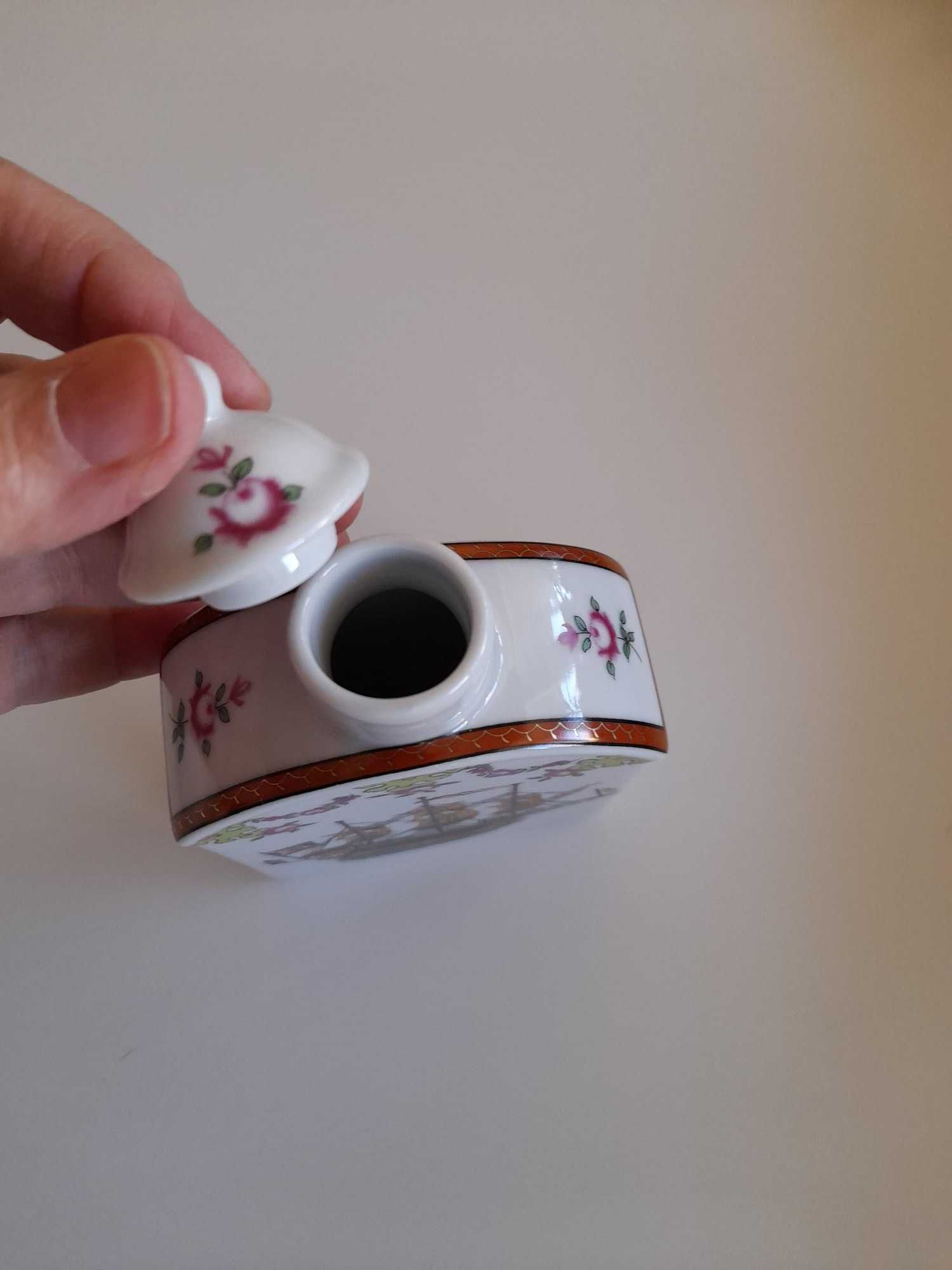 Pote de chá em porcelana