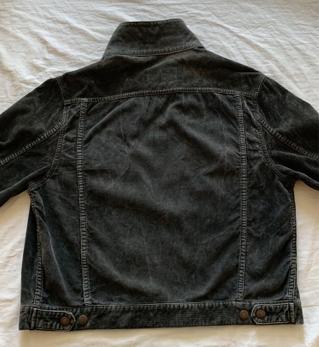 Blusão DKNY em bombazina.