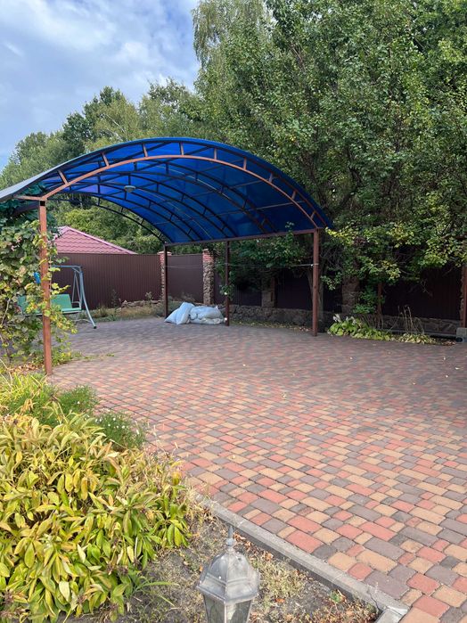 Продаж двоповерхового будинку з сауною напроти лісу.