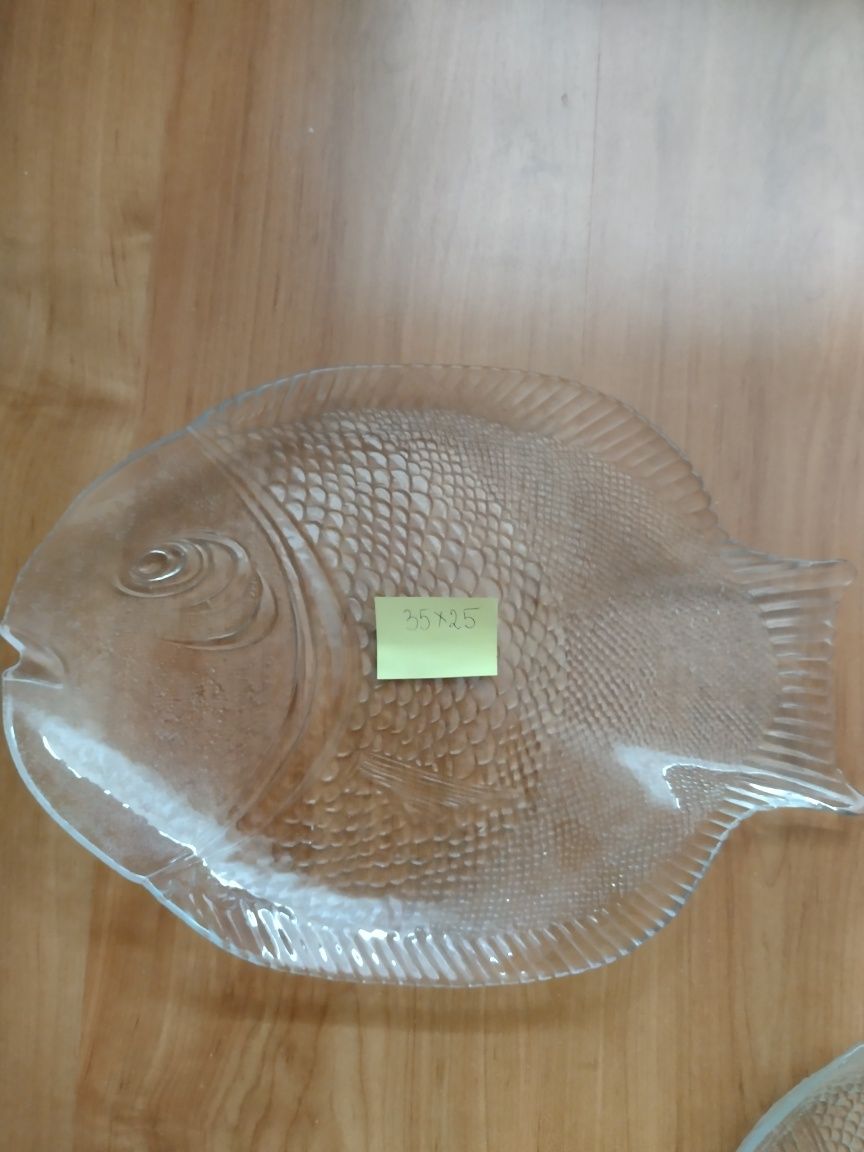 Talerze szklane w kształcie ryby z okresu PRL