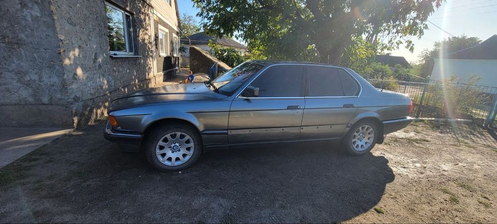 Продам БМВ 735 Е32