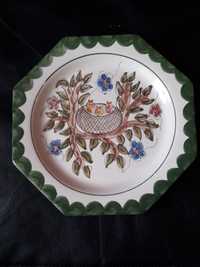 Prato pintado à mão em cerâmica